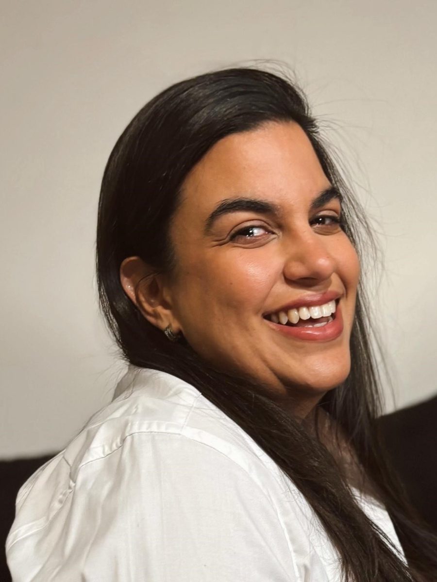 Glorimar, terapeuta de FortunaAkash, sonriendo